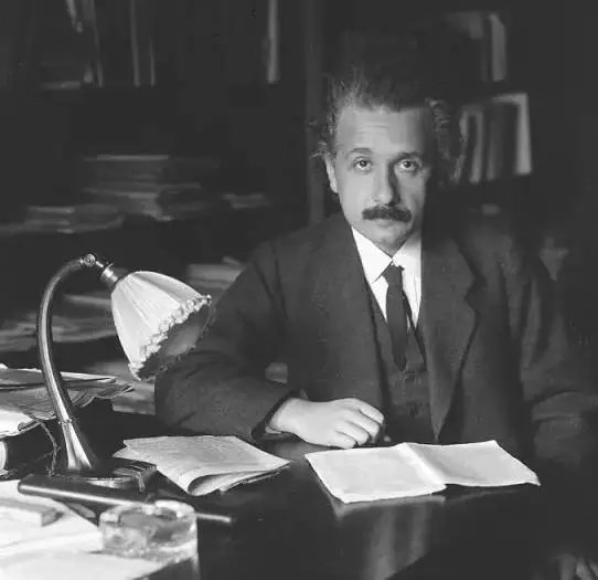 爱因斯坦不仅拥有超大的脑容量，还有令人沦陷的颜值和多情 - 第3张  | 鹿鸣天涯